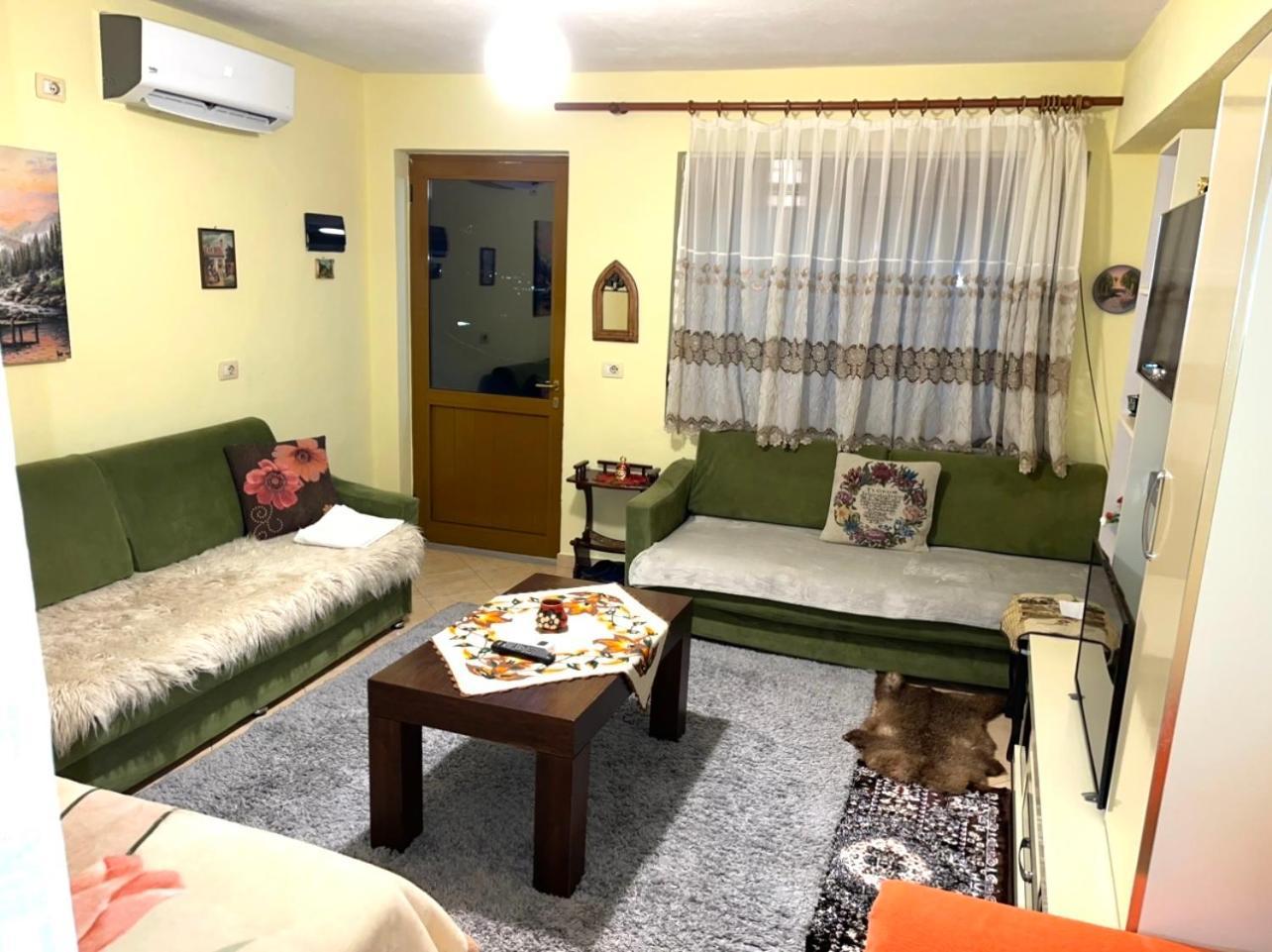 Blue Guesthouse Gjirokaster Ngoại thất bức ảnh